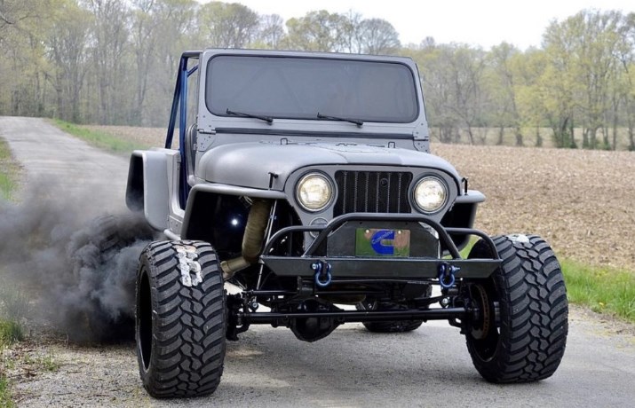 Jeep Wrangler с двигателем 4BT Cummins, построенный Кайлом Мартином.